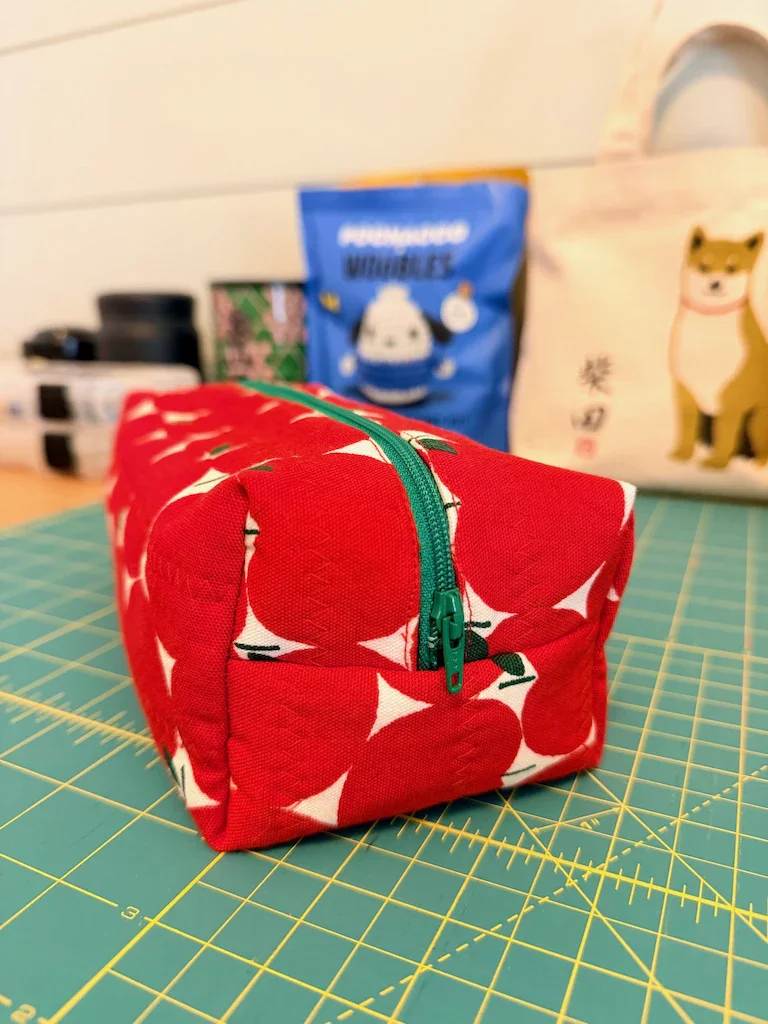 Focusing on the apples' green zipper pull