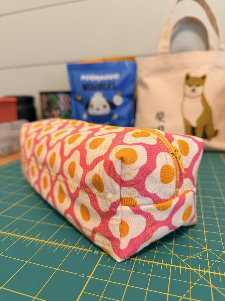 Focusing on the eggs' yellow zipper pull